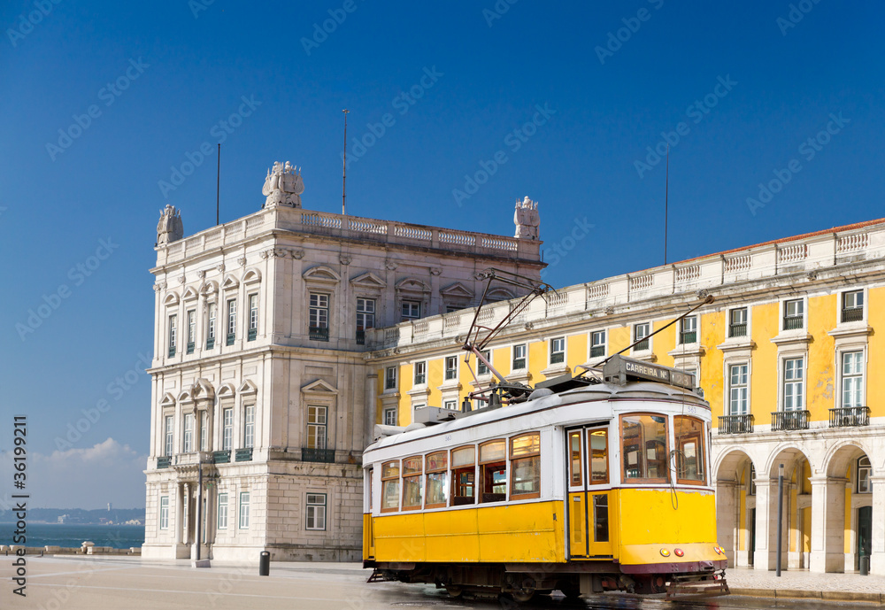 Obraz na płótnie Lisbon yellow tram at central square Praca de Comercio, Portugal w salonie