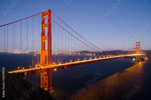 Obraz na płótnie canvas dwuczęściowy "dyptyk" Golden Gate Bridge w San Francisco tuż po zachodzie słońca