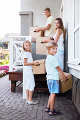 Wall Mural - Family with boxes going to the house