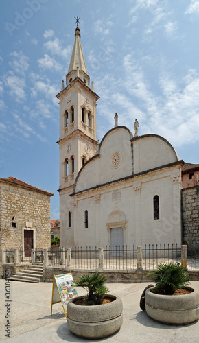 Plakat na papierze fotorealistycznym Jelsa na wyspie hvar - kościół sainte-marie