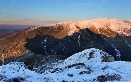 Board z aluminiowym obramowaniem Tatra mountain o zachodzie słońca - west tatry, rohace