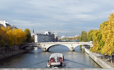 Sticker - paris en automne, bateau mouche