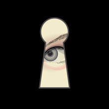 Spy On Through The Keyhole