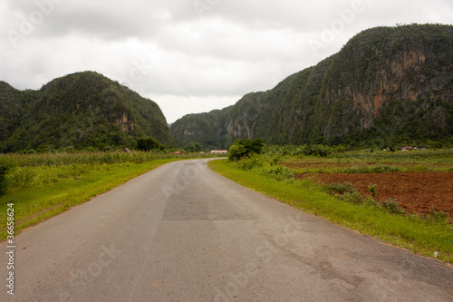 Plakat na papierze fotorealistycznym The mogote od dolina vinales - Kuba