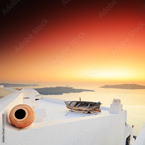 Board z aluminiowym obramowaniem Zachód słońca nad wyspą santorini
