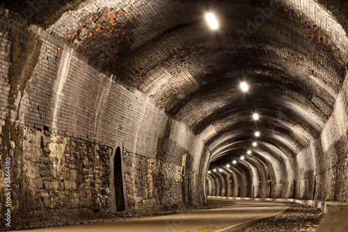 Obraz na płótnie canvas dwuczęściowy "dyptyk" Zakrzywiony tunel