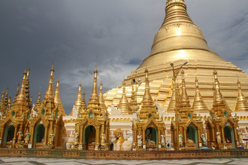 Wall Mural - Dark cloud and Shwe Dagon pagoda