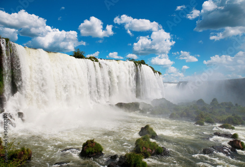 Obraz na płótnie canvas trzyczęściowy "tryptyk" Wodospady iguazu. 