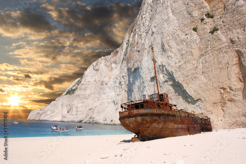 Obraz na płótnie canvas czteroczęściowy "tetraptyk" Plaża navagio z wraku w zakynthos, grecja