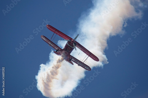 Obraz na płótnie canvas czteroczęściowy "tetraptyk" Wykonanie samolotu w airshow