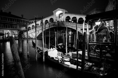 Tapeta ścienna Most Rialto w nocy w wenecji
