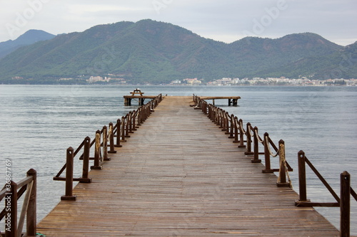 Board z aluminiowym obramowaniem Drewniane molo