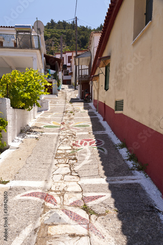 Board z aluminiowym obramowaniem Uliczna scena w manolates na samos
