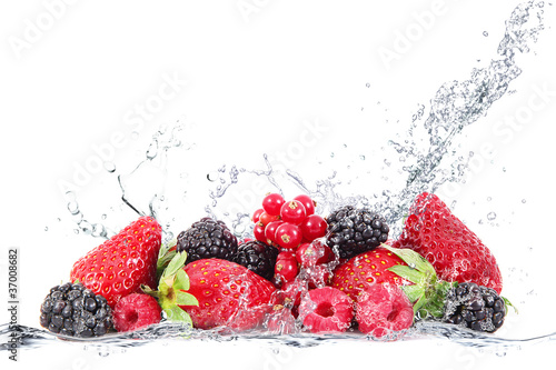 owoce-jagodowe-rochlapane-woda