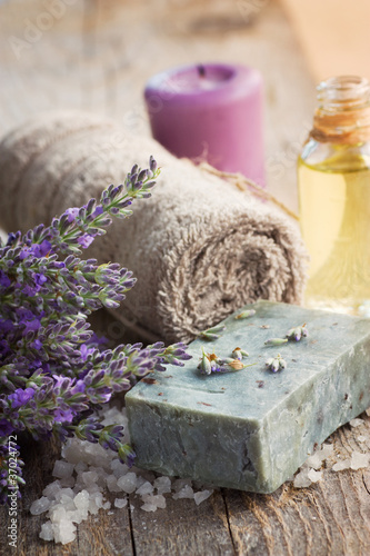Naklejka samoprzylepna Spa z lawendą i ręcznikiem