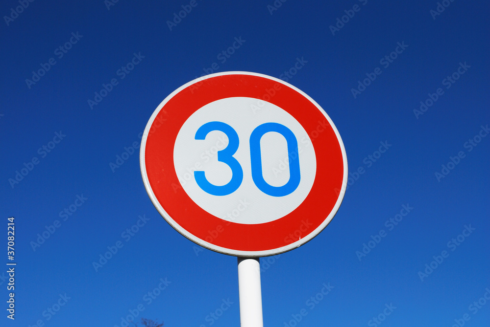 道路標識(制限速度30km/h) の Stock フォト | Adobe Stock