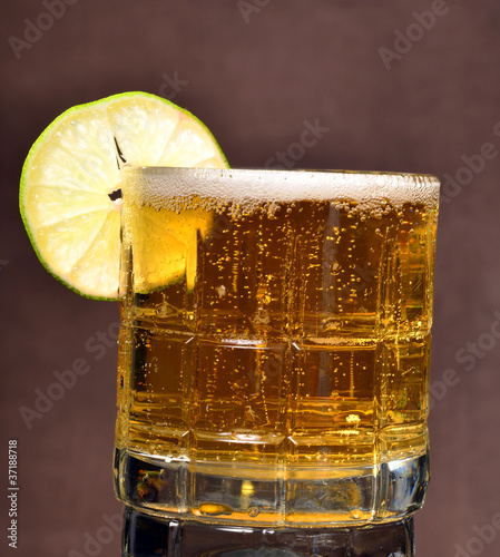 Board z aluminiowym obramowaniem Zimne piwo i limonka