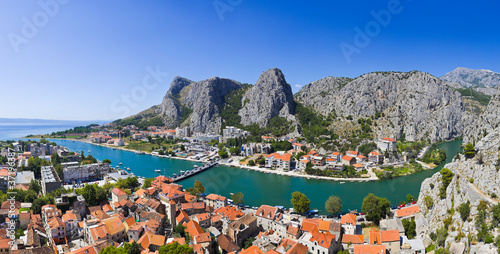 Plakat na papierze fotorealistycznym Panorama miasta omis w chorwacji