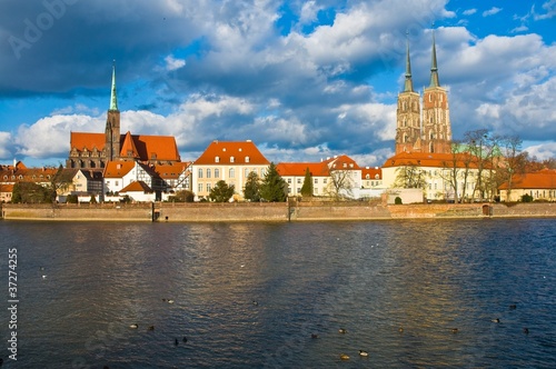 Board z aluminiowym obramowaniem Wroclaw stare miasto z pięknym niebem