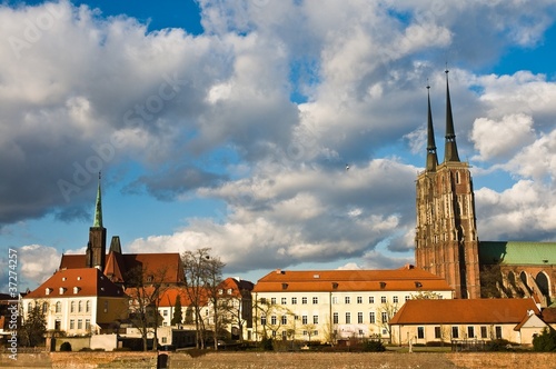 Board z aluminiowym obramowaniem Wroclaw stare miasto z pięknym niebem