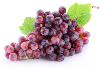 Wall Mural - Grape cluster with leaves isolated on a white background