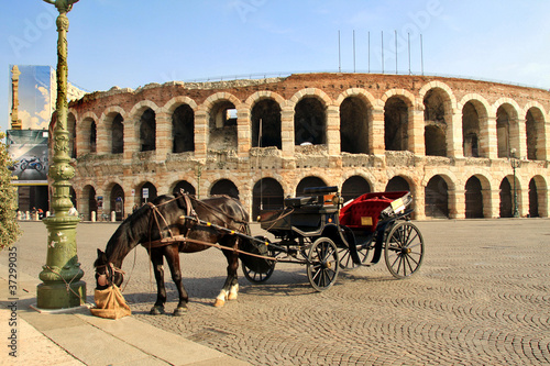 Fotografía Verona, carrozza davanti all'Arena