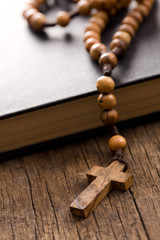 Canvas Print - Wooden rosary beads and holy bible