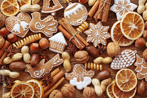 Fototapeta na wymiar Gingerbread cookies and spices
