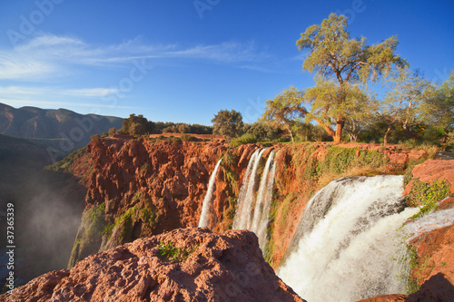 Plakat na papierze fotorealistycznym Ouzoud falls, maroko.