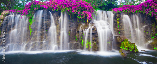 Naklejka - mata magnetyczna na lodówkę Beautiful Lush Waterfall