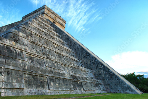 Naklejka samoprzylepna Piramida kukulcan w chichen itza w pobliżu cancun, meksyk