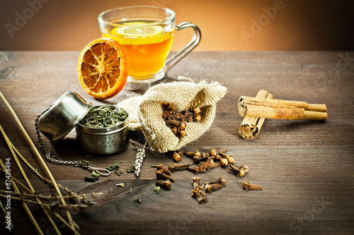 Naklejka samoprzylepna Aromatyczne przyprawy i dekoracje do herbaty