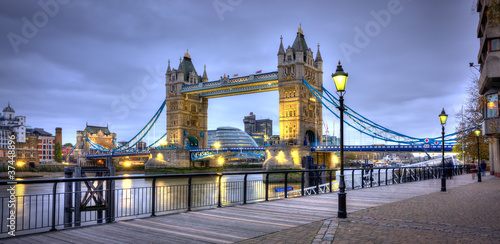 Plakat na papierze fotorealistycznym London Tower Bridge