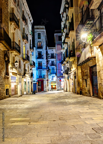 Plakat na papierze fotorealistycznym Scena nocy w dzielnicy gotyckiej, barcelona, ​​hiszpania