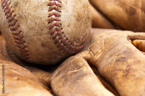 Board z aluminiowym obramowaniem Vintage baseball i rękawiczki