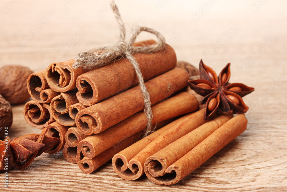 Cinnamon sticks, nutmeg and anise on wooden table
