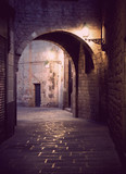 Fototapeta Uliczki - Narrow street in Barcelona