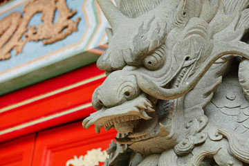 Canvas Print - chinese dragon statue in temple