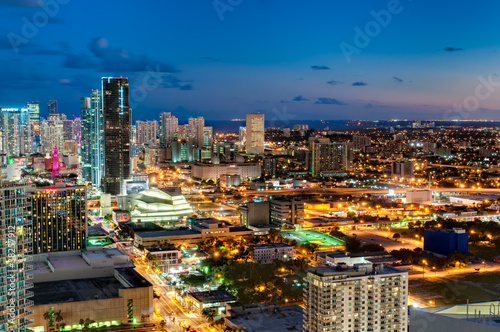 Plakat na papierze fotorealistycznym Panoramę centrum Miami