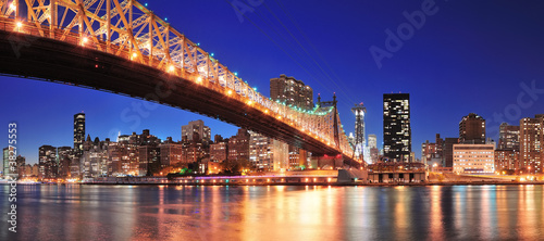 Board z aluminiowym obramowaniem Most queensboro i manhattan