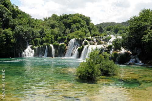 Plakat na papierze fotorealistycznym Park narodowy w krka - cascade de skradin buk