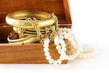 Treasure Chest  Gold Jewelry, Bracelets And Pearl
