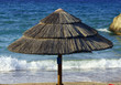 Plażowy parasol na brzegu morza