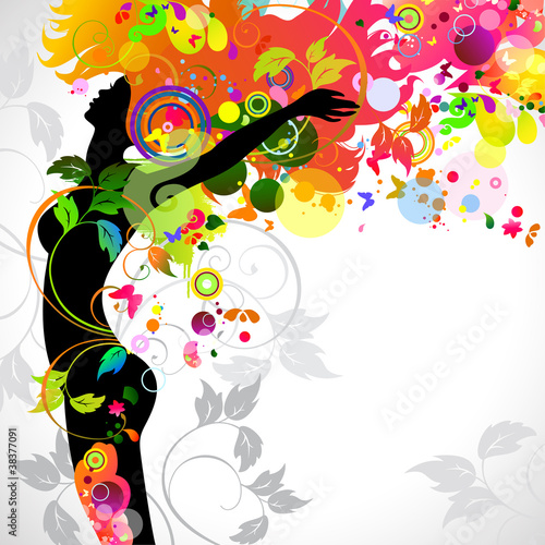 letnia-kompozycja-dekoracyjna-z-kobieta-i-kwiatami