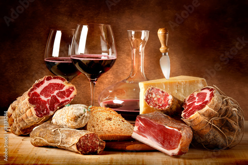 Nowoczesny obraz na płótnie Insaccati con formaggio e vino rosso