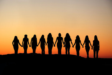 woman friendship silhouette.