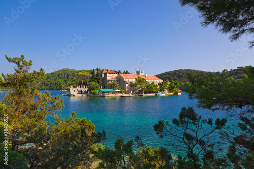 Plakat na papierze fotorealistycznym Klasztor na wyspie Mljet w Chorwacji