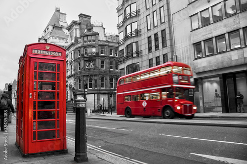 Naklejka - mata magnetyczna na lodówkę Cabine téléphonique et bus rouges à Londres (UK)