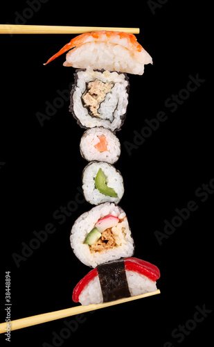 Tapeta ścienna Maxi sushi, odizolowane na czarnym tle