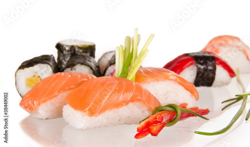 Tapeta ścienna Jedzenie sushi na białym tle